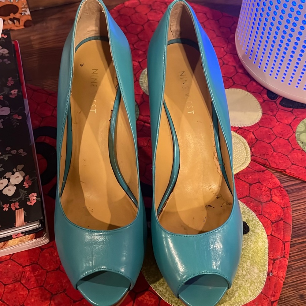 Cutie turquoise open toe heels